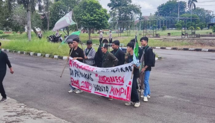 “(HMI) Babel” Unjuk Rasa Himpunan Mahasiswa Islam (HMI) Bangka Belitung Mengawal Efisiensi Pemangkasan Anggaran