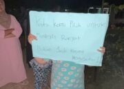 Malam Hari Warga Geruduk Rumah Kades Baskara Bakti terkait pertambangan PT. Timah di Tanah Merah