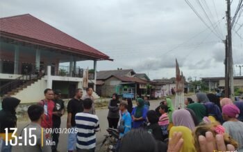 Kantor desa Baskara Bakti di demo warga terkait IUP Timah antara dusun baskara bakti dan dusun tanah merah